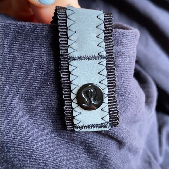 Black Lululemon vinyasa scarf - Picture 2 of 3